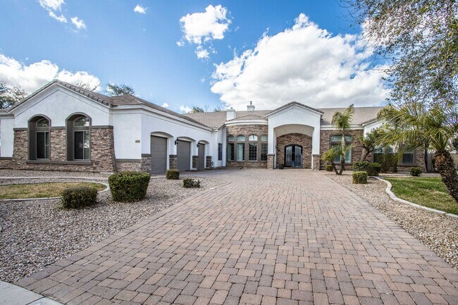 Building Photo - Oh Wow!! Beautiful 5BR/3.5BA Custom Home w...