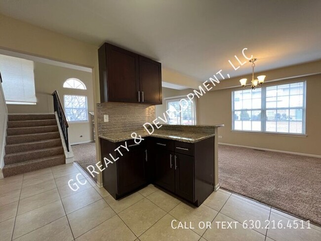 Building Photo - ** 3 BEDROOM / 2.5 BATH / END UNIT / SS AP...