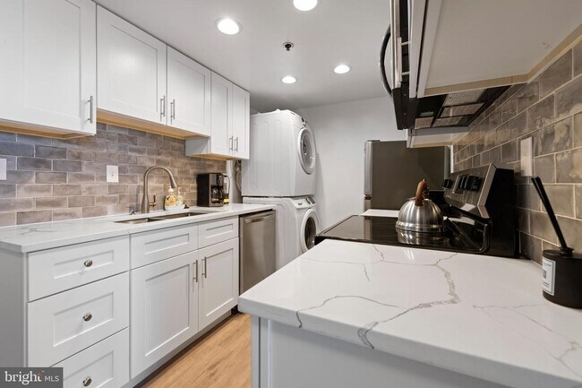 Building Photo - 5911 Edsall Rd