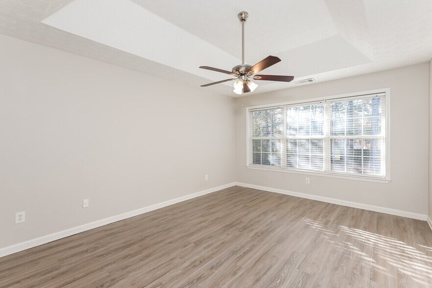 Building Photo - 330 Fieldstone Ln