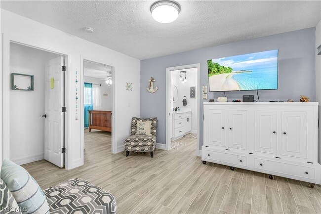 Building Photo - 428 SW 37th St