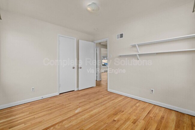 Building Photo - 231 Emerling Dr