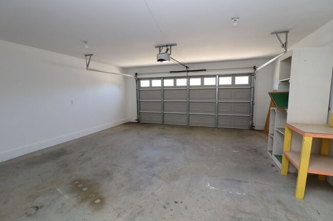 Building Photo - GREAT RENTAL IN FOX HOLLOW SUBDIVISION!