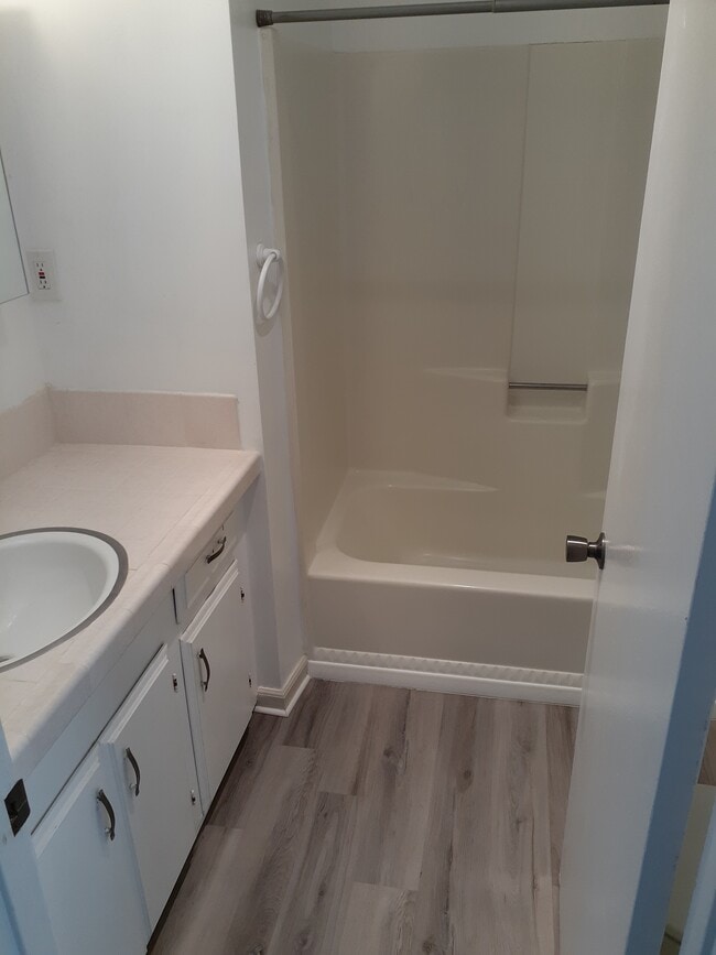 Building Photo - 289 Melrose Dr