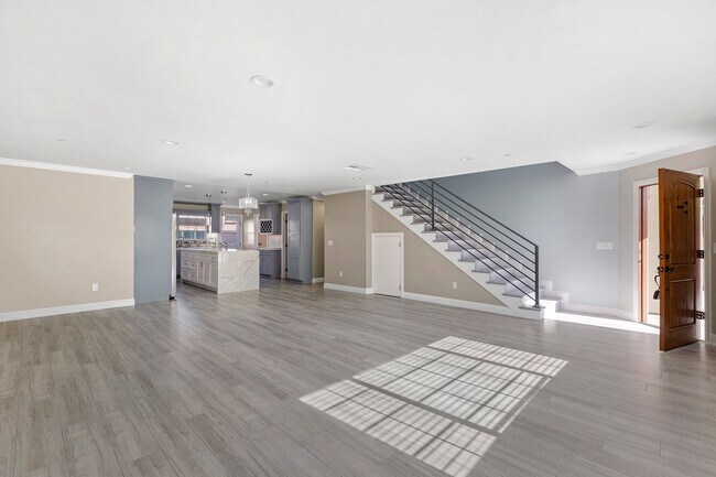 Building Photo - 2216 N Frederic St