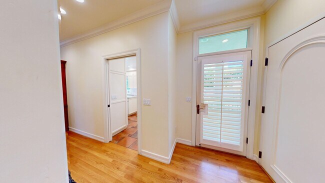 Building Photo - Spacious 4-bedroom 4.5 bath Home in a Gated Complex