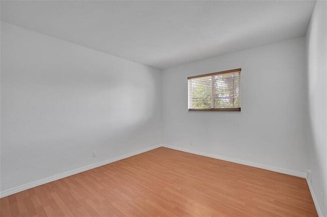 Building Photo - 2020 NE 56th St