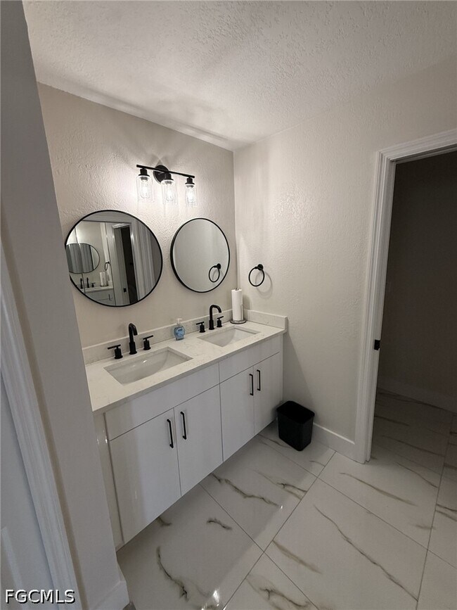 Building Photo - 1414 SE 6th Ave