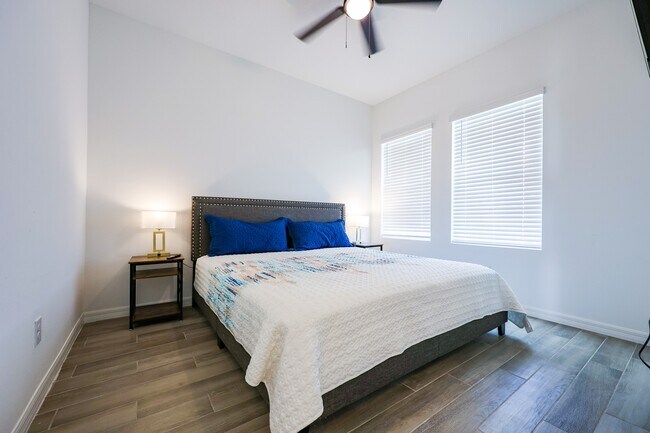 Building Photo - 2318 Lancashire St