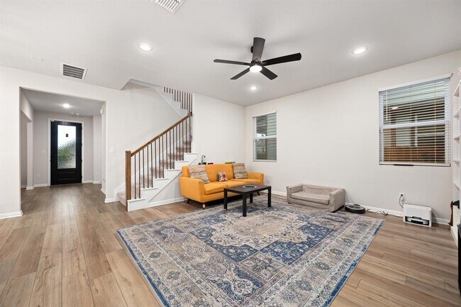 Building Photo - 236 Travis Ln