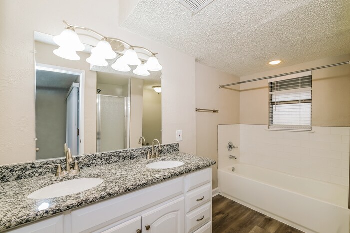 Building Photo - 305 Pebblebrook St