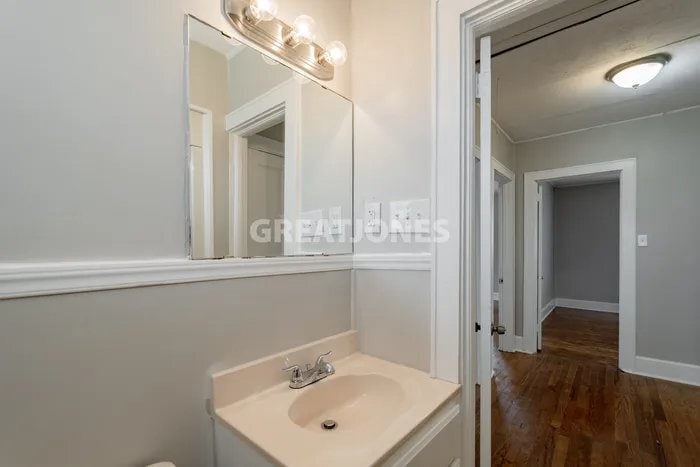Building Photo - 2313 Westview Dr