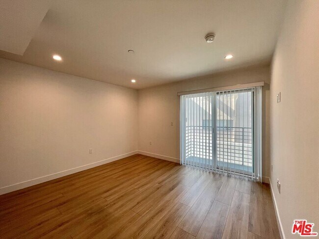 Building Photo - 5405 Hermitage Ave