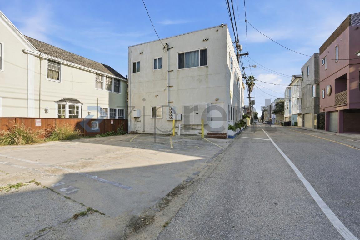 Building Photo - 10 27th Ave