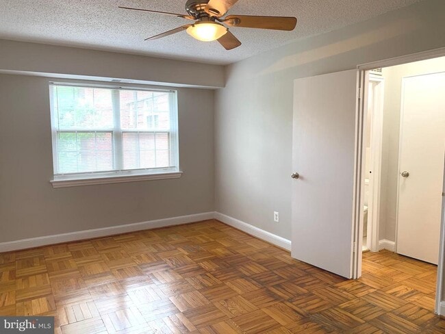 Building Photo - 1320 Fort Myer Dr