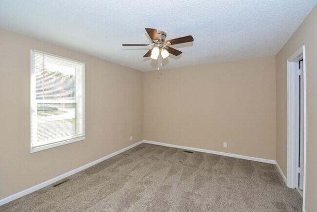 Building Photo - 346 Woodale Dr