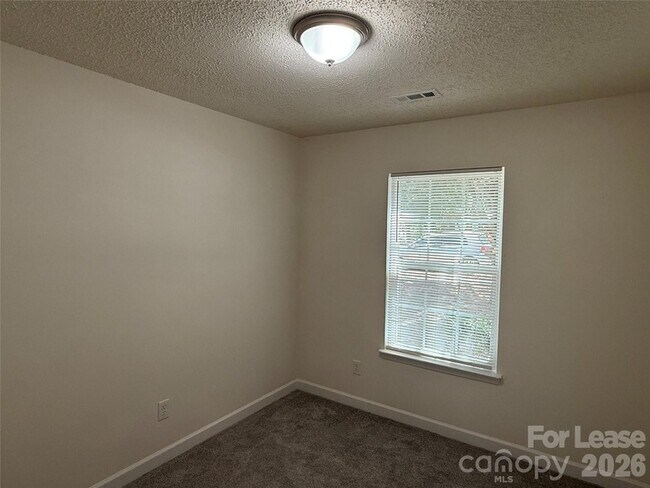 Building Photo - 404 Kingville Dr