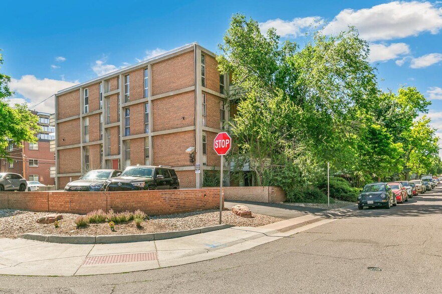 Building Photo - 2500 S York St