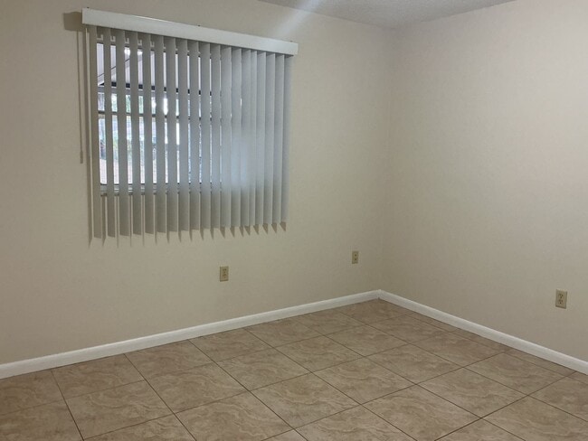 Building Photo - Winter Haven 3BR Home with Fenced Yard & Bonus Room