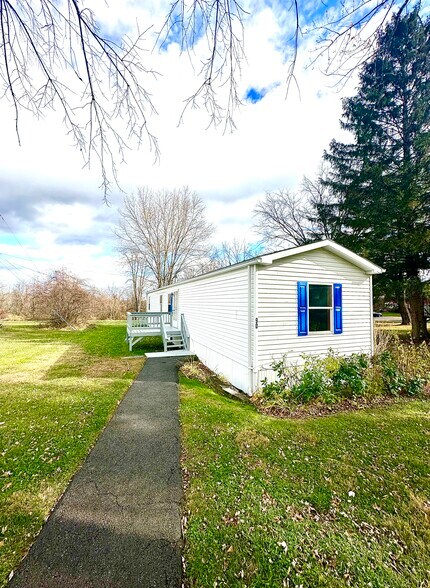 Primary Photo - 90 Yankee Folly Rd