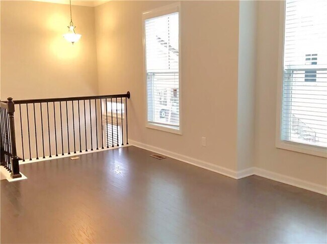 Building Photo - 880 Sunset Park Dr