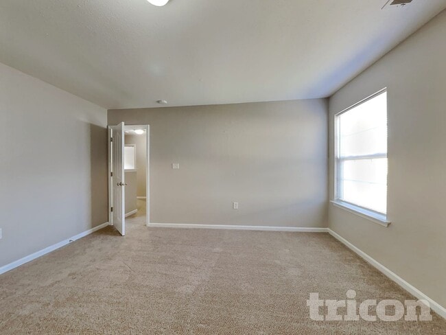 Building Photo - 4846 Autumn Oak Dr