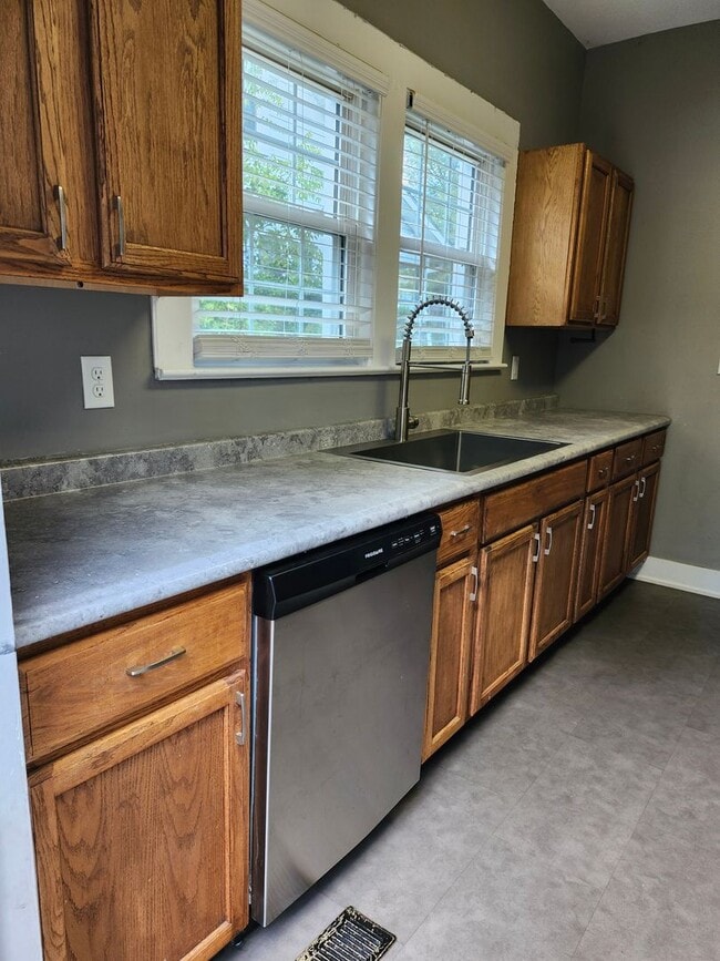 Building Photo - 3 bedroom 1.5 baths in Belvoir Area of East Ridge, TN