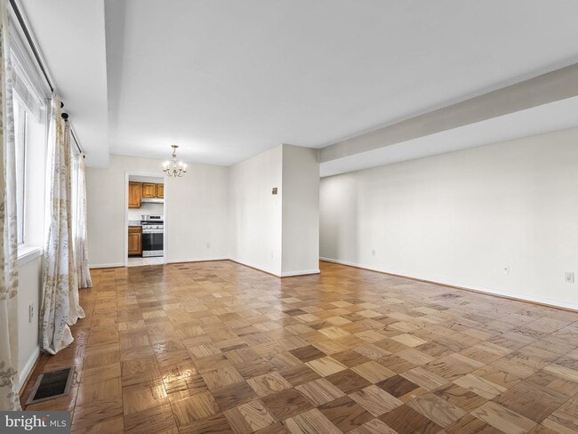 Building Photo - 10613 Montrose Ave