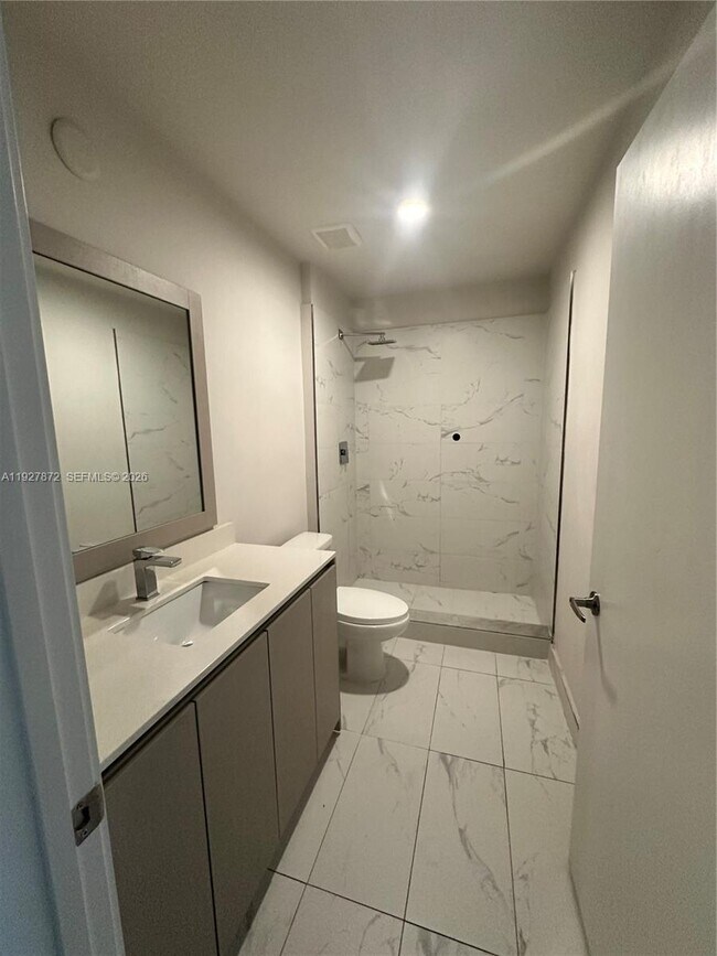 Building Photo - 2555 NE 193rd St