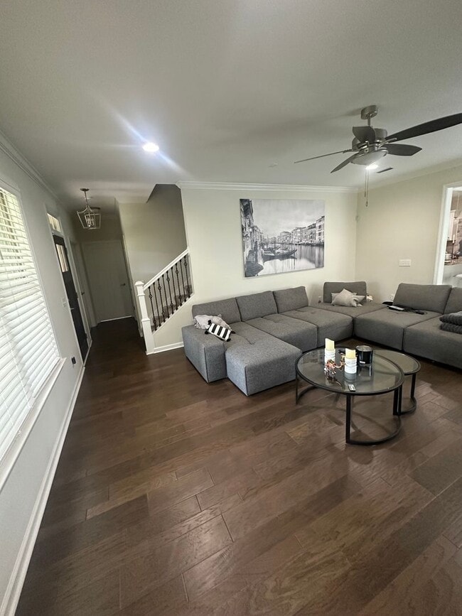 Building Photo - Beautiful 3 BR 2.5 Bath home with bonus room
