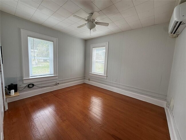 Building Photo - 408 3rd Ave E