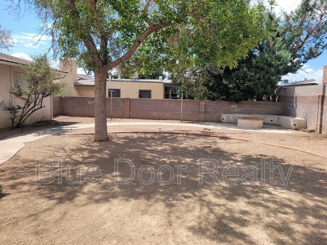 Building Photo - 11629 La Cueva Ln NE