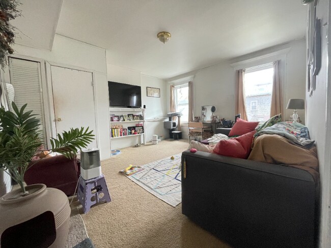 Building Photo - 1028 N Negley Ave