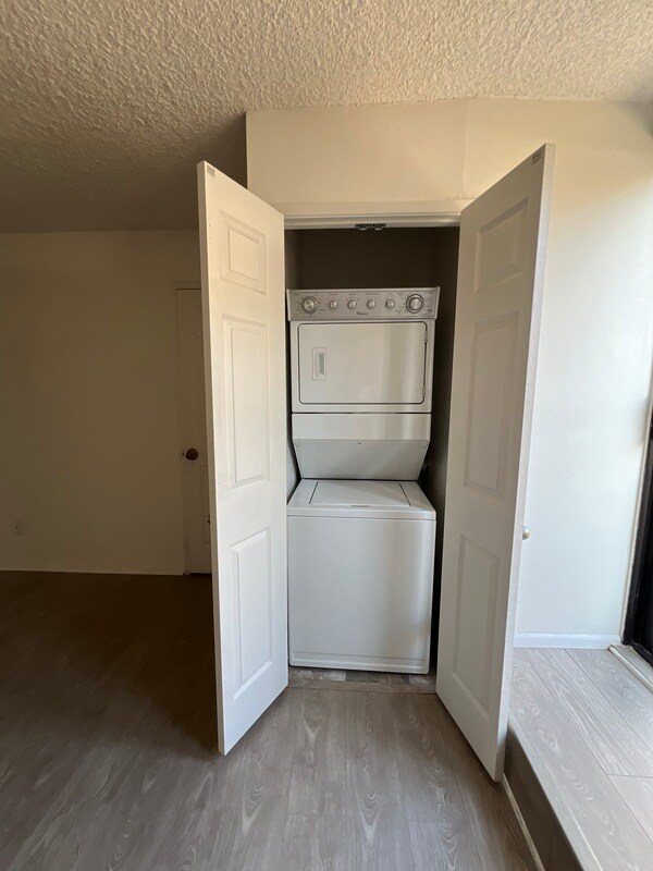 Building Photo - 611 S 6th St