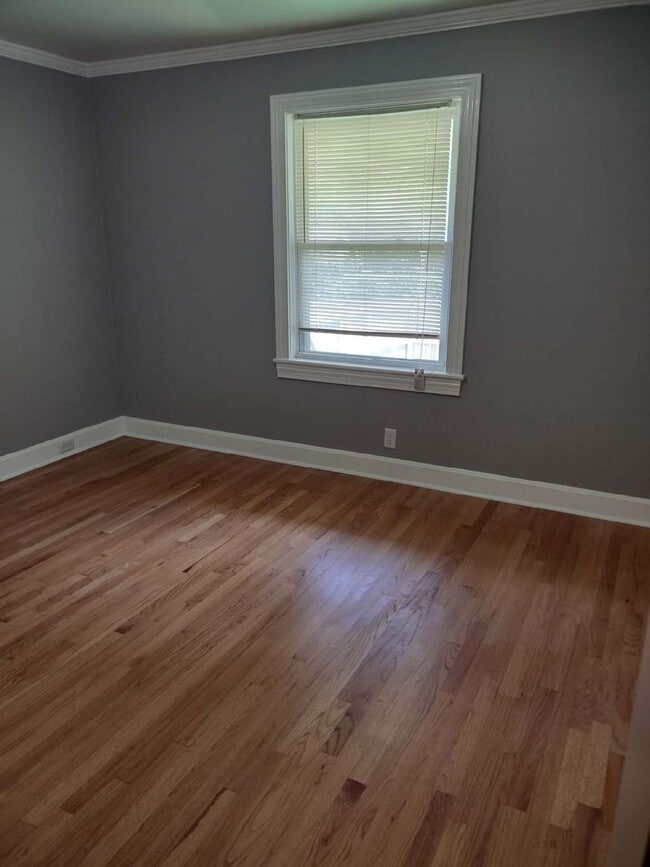 Building Photo - 2 miles from the University of Alabama (4 ...
