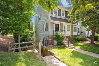 Building Photo - Lovely 2br/1bth ground level condo, close ...