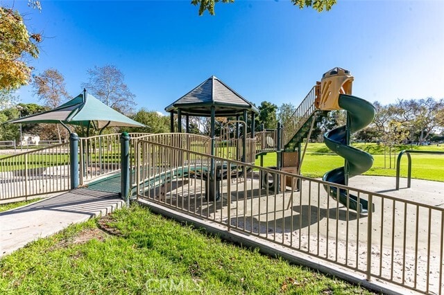 Building Photo - 23 Blazing Star