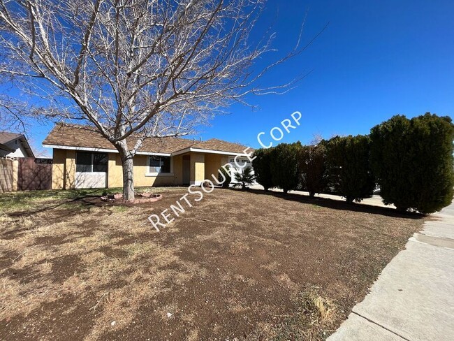 Primary Photo - 3 Bedroom 2 Bath Home For Rent in Palmdale