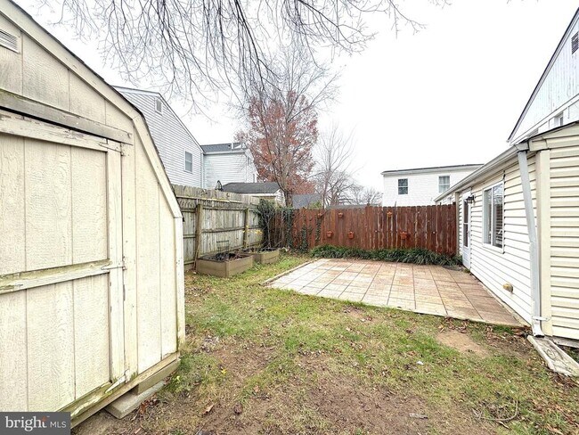 Building Photo - 5612 7th Rd S