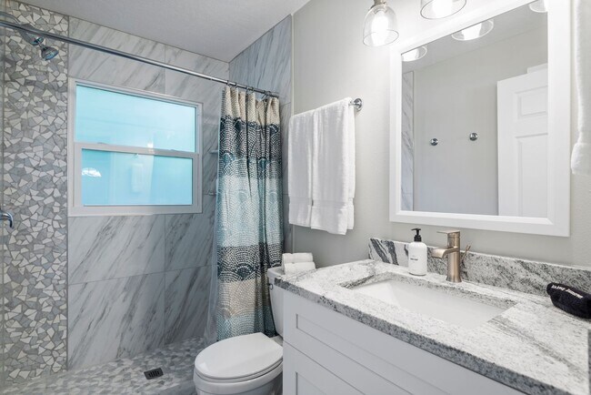 Building Photo - Safety Harbor Jewel!