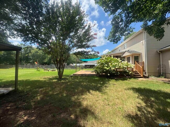 Building Photo - 915 Highland Dr