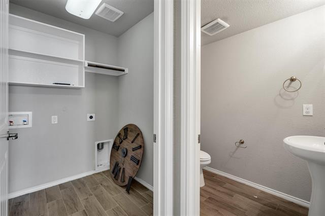 Building Photo - 4080 Serene Dr