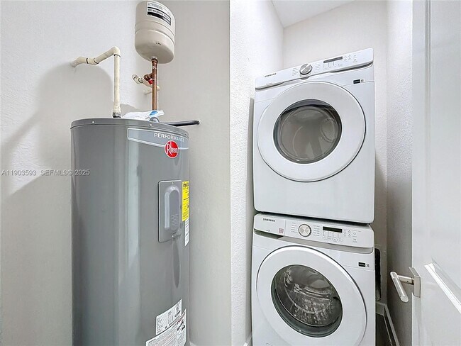 Building Photo - 402-414 NW 41st St