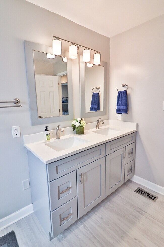 Building Photo - 9633 Cinnamon Creek Dr