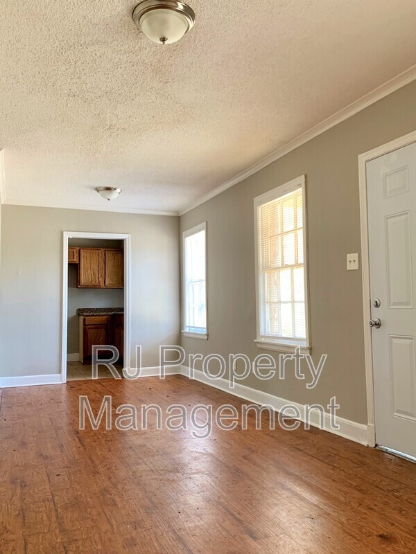 Building Photo - 673 S Greer St
