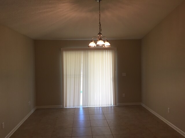 Building Photo - 372 W New England Dr