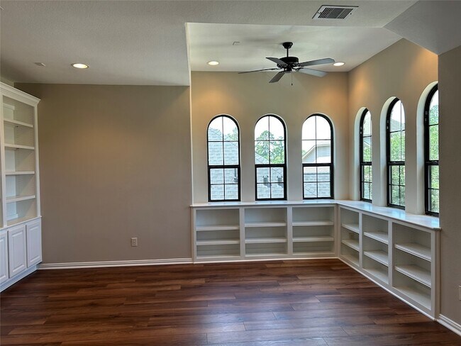 Building Photo - 101 Silverwood Ranch Estates