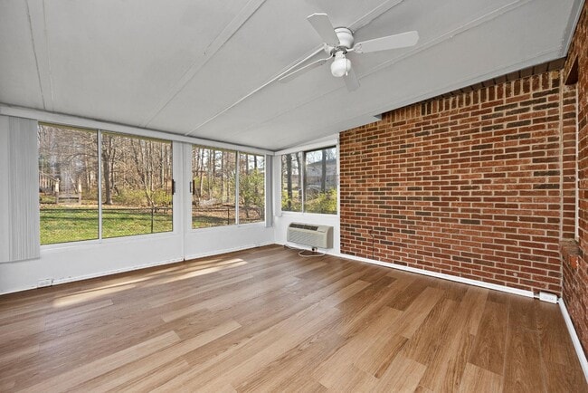 Building Photo - 1125 Oak St