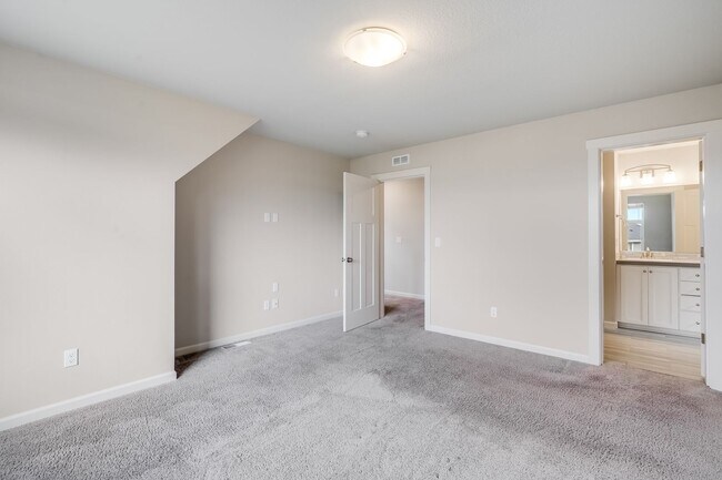 Building Photo - Beautiful 4 Bed, 3 Bath Rental Home in Hillsboro!