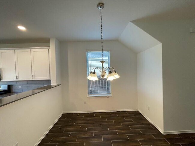 Building Photo - 640 Pickrell Lp